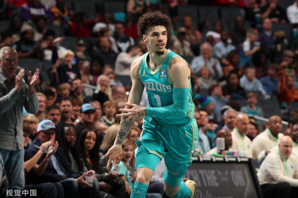 转会市场中 转会市场中